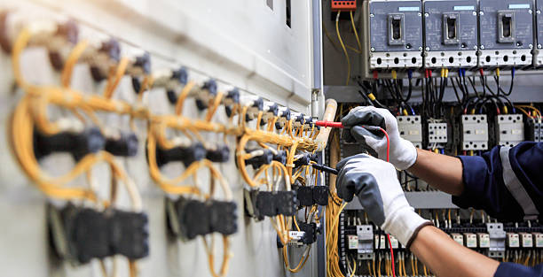 Professional Electrician technician working in Washington, KS